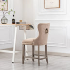 Banqueta de balcão Wingback com capitonê e tachas de 24" com pernas cinza-antigo