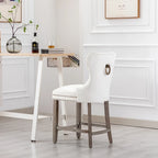 Banqueta de balcão Wingback com capitonê e tachas de 24" com pernas cinza-antigo